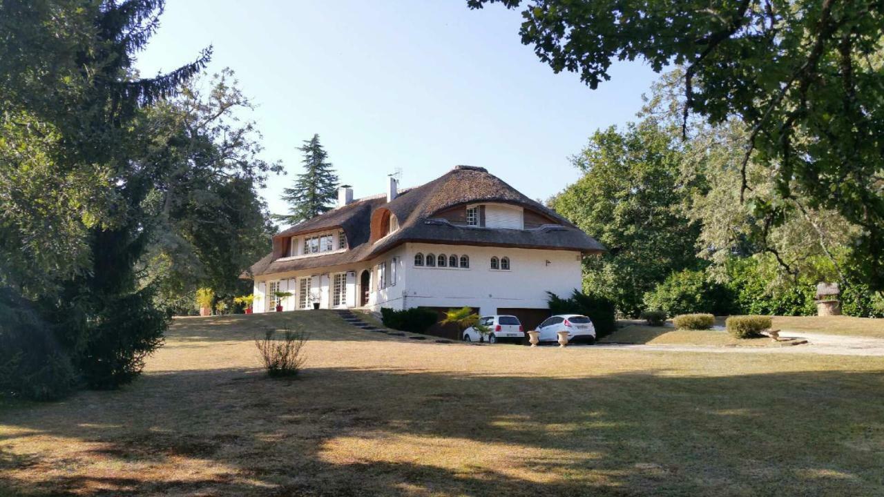 La Belle Chaumiere Bed and Breakfast Bretagne-de-Marsan Eksteriør billede